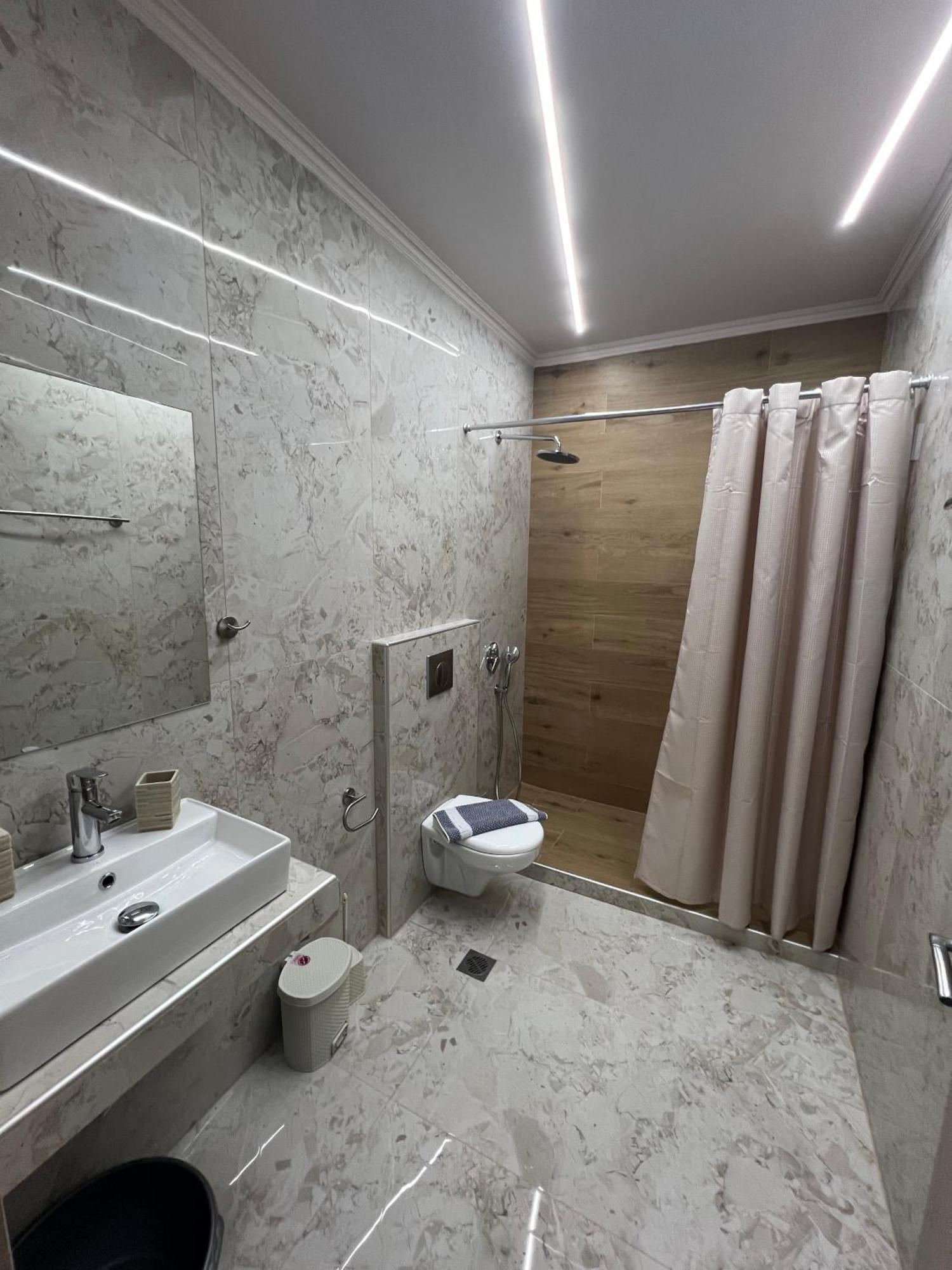 فندق F&M House Semi Basement سارتي المظهر الخارجي الصورة