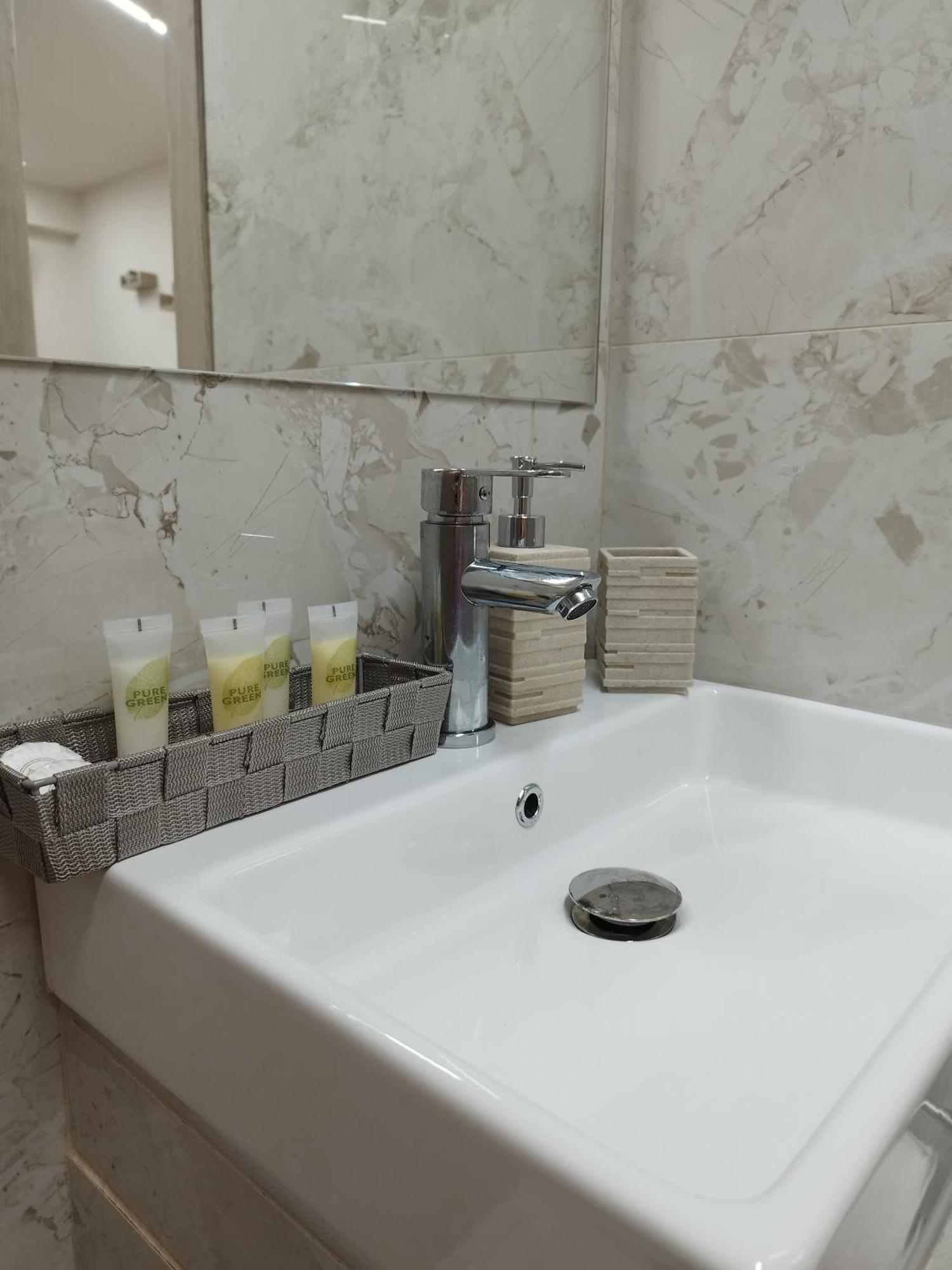 فندق F&M House Semi Basement سارتي المظهر الخارجي الصورة